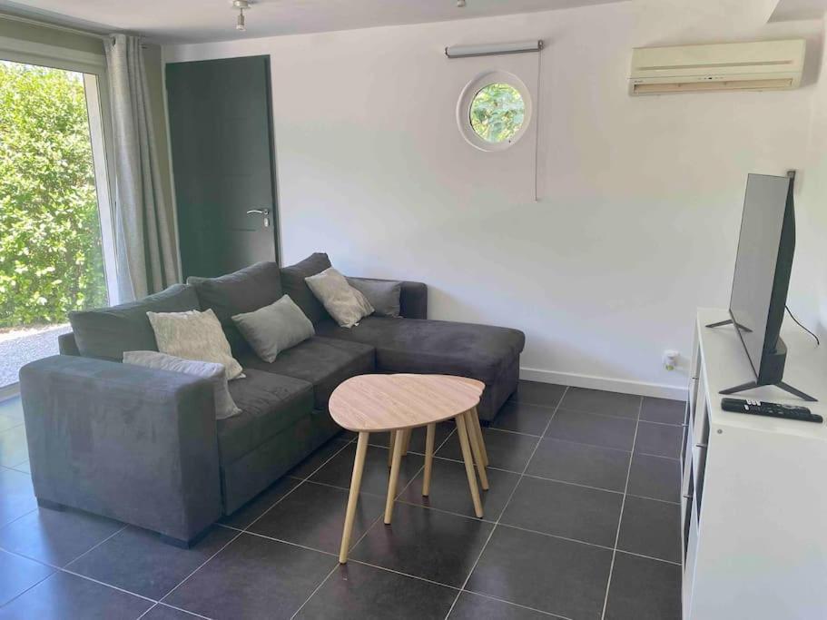 Appartement 2-4 Pers. Piscine, Entre Aix Et Cassis La Destrousse Luaran gambar